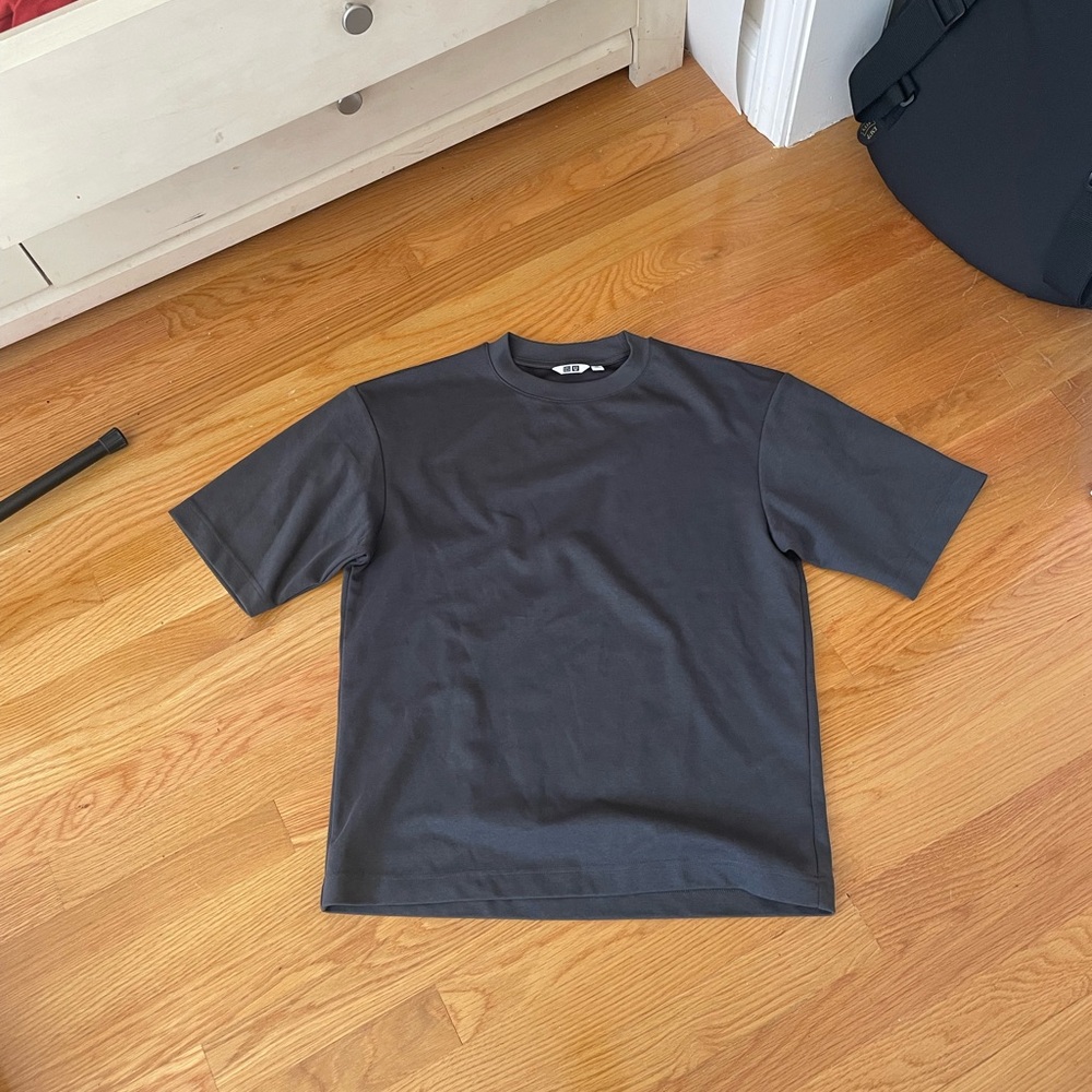 Uniqlo Dark Gray Short Sleeve Tee